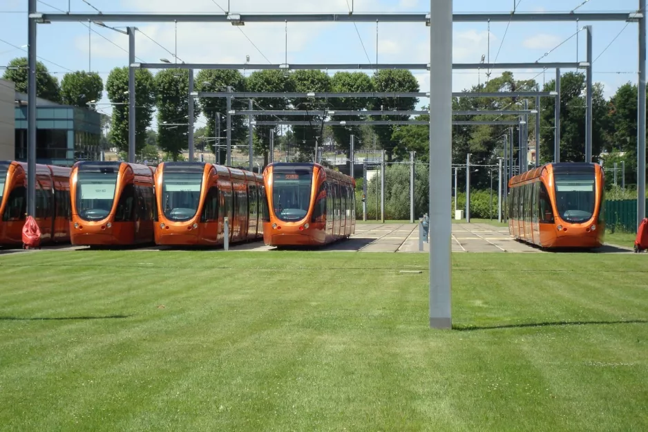 Le Mans lavgulvsledvogn 1001 "Désir" ved Centre De Maintenance tramway Setram (2010)