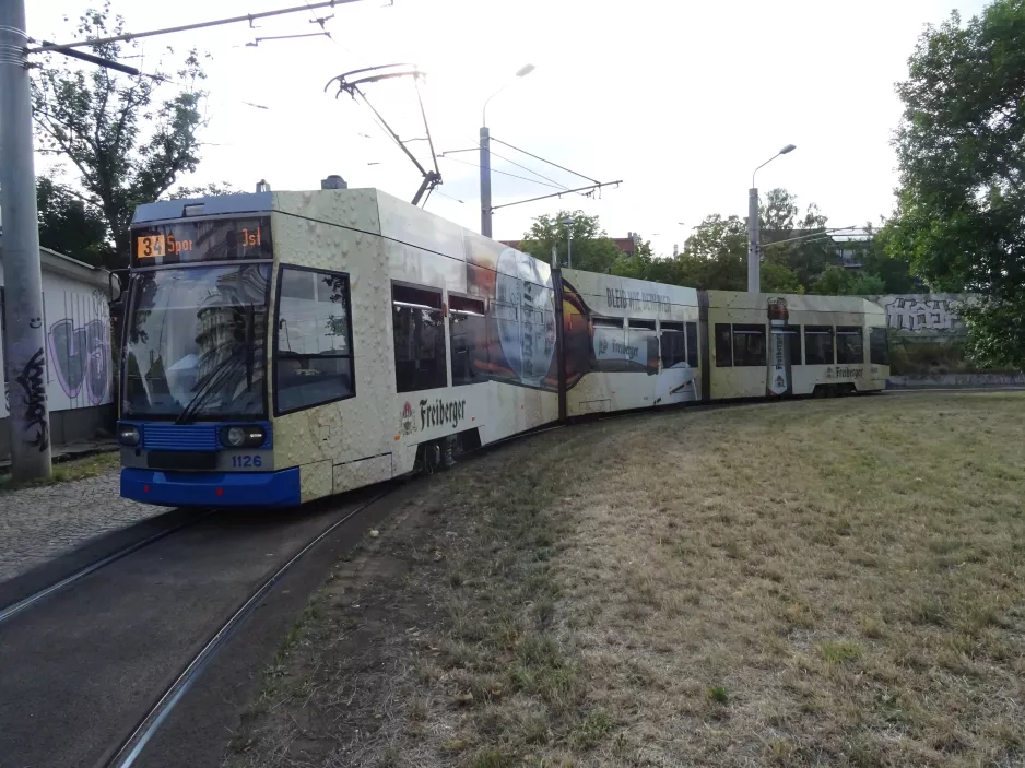 Leipzig sporvognslinje 34 med lavgulvsledvogn 1026 ved S-Bf. Plagwitz (2023)