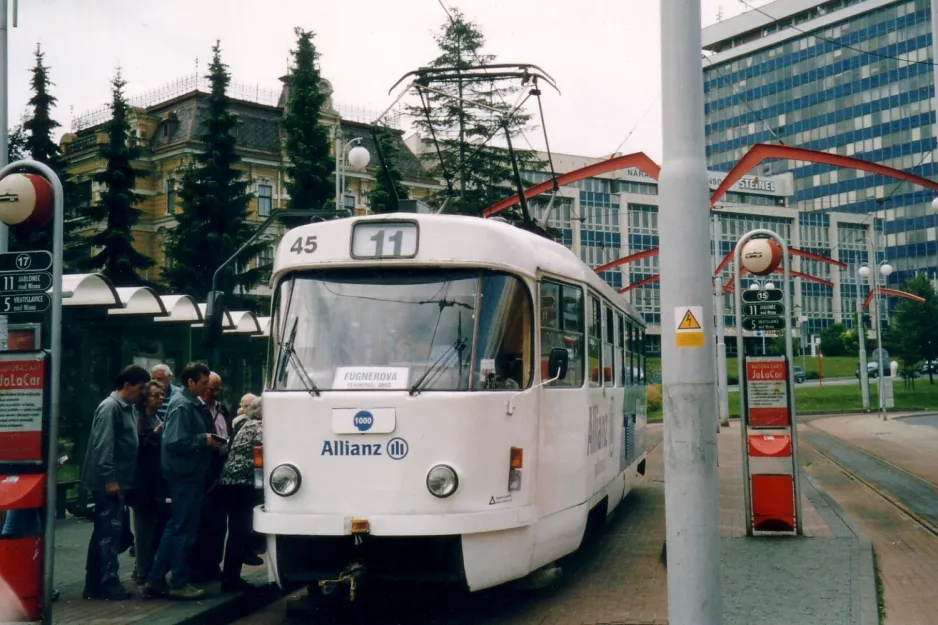 Liberec regionallinje 11 med motorvogn 45 ved Fügnerova (2004)