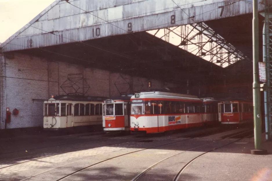 Lille motorvogn 433 inde i Saint Maur (1981)