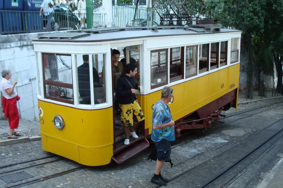 Lissabon kabelbane Elevador da Glória med kabelsporvogn Gloria 1 ved Bairro Alto (2008)