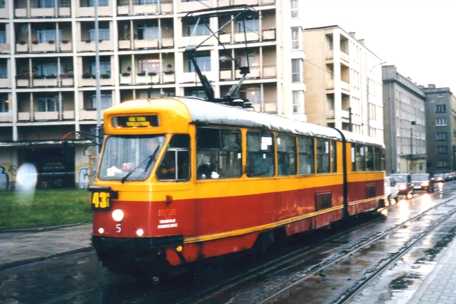 Łódź regionallinje 43BIS med ledvogn 5 på Pomorska (2004)