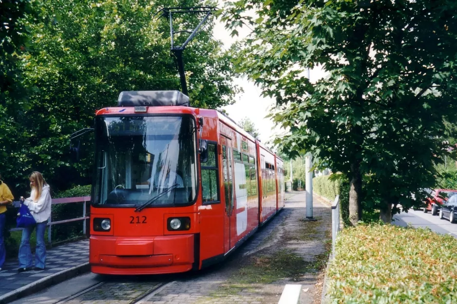 Mainz sporvognslinje 51 med lavgulvsledvogn 212 ved Poststr. / Finthen (2003)