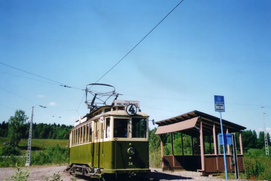 Malmköping museumslinje med motorvogn 34 ved Hosjö (2005)