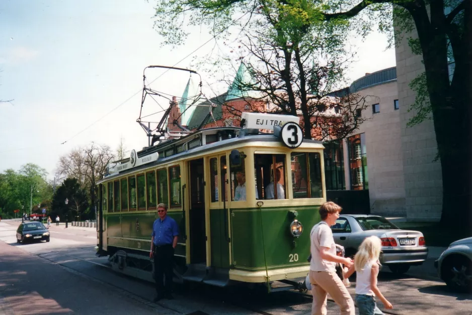 Malmø Museispårvägen med motorvogn 20 ved Stadsbiblioteket (2002)