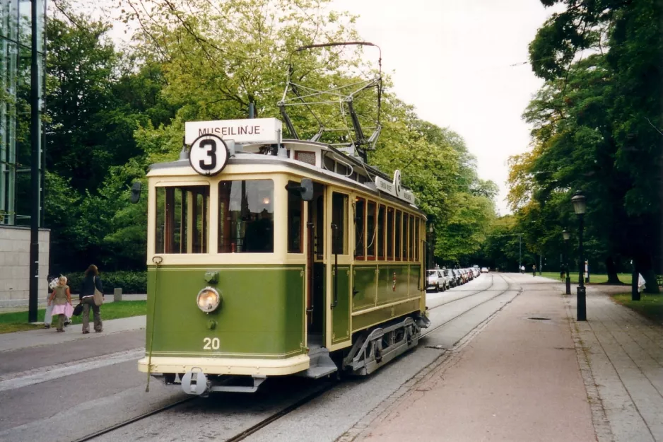 Malmø Museispårvägen med motorvogn 20 ved Stadsbiblioteket (2003)