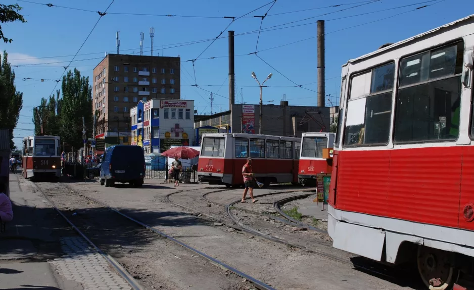 Mariupol sporvognslinje 1 med motorvogn 514 ved Wułycia Kazancewa (2012)