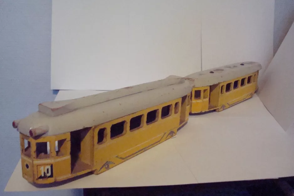 Modelsporvogn: Lundings bogiemotorvogn og Lundings bogiebivogn linie 10 (1953)