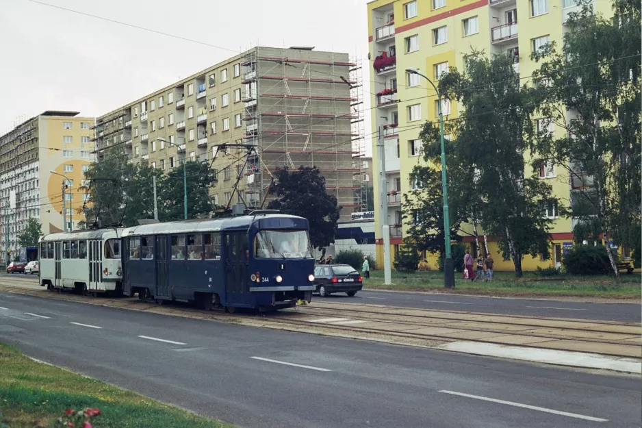 Most ekstralinje 1 med motorvogn 244 på tř. Budovatelů (2008)