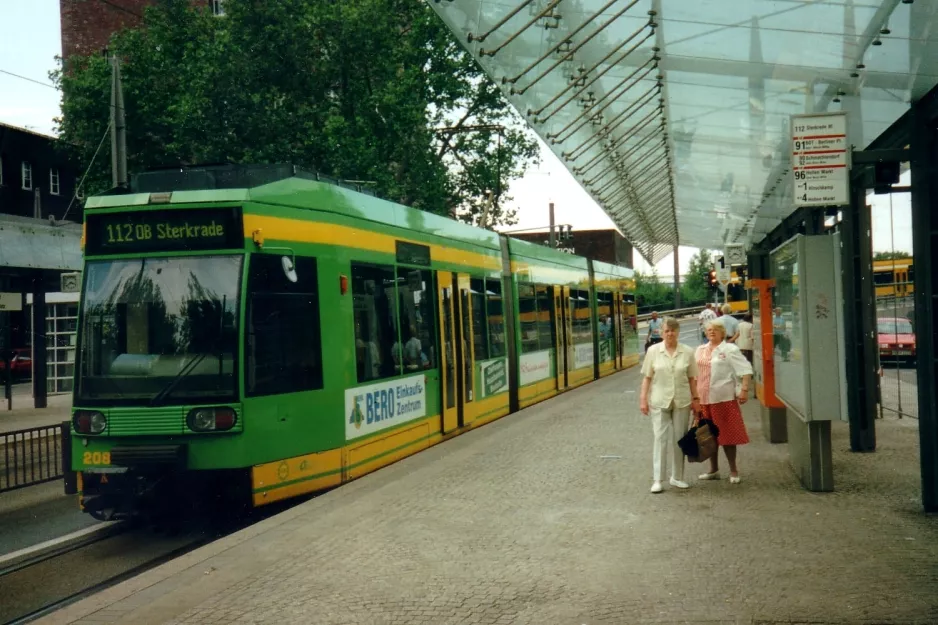 Mülheim an der Ruhr regionallinje 112 med lavgulvsledvogn 208 ved Hauptbahnhof (1998)