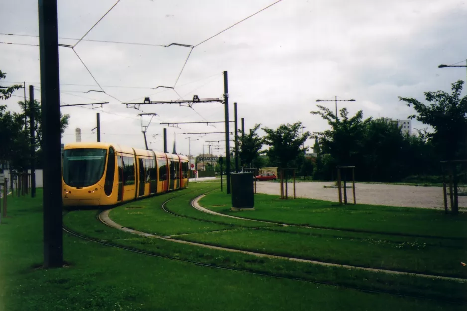 Mulhouse sporvognslinje Tram 1 med lavgulvsledvogn 2007 på Rue du 6'erme RTM (2007)