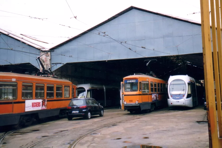 Napoli motorvogn 990 ved S. Giovanni a Teduccio (2005)