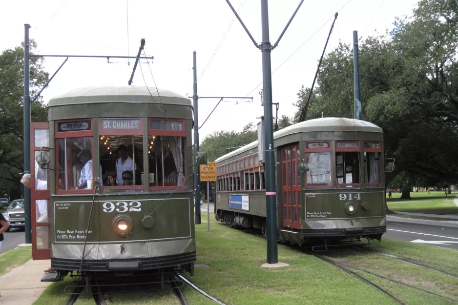 New Orleans linje 12 St. Charles Streetcar med motorvogn 932 ved S Claiborne (2010)