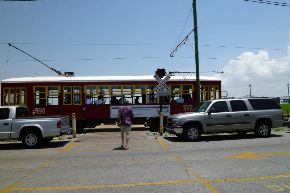 New Orleans linje 2 Riverfront med motorvogn 459 ved Bienville St. (2010)