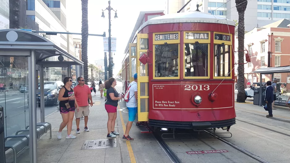 New Orleans linje 47 Canal Streetcar med motorvogn 2013 ved Canal / Decatur (2018)