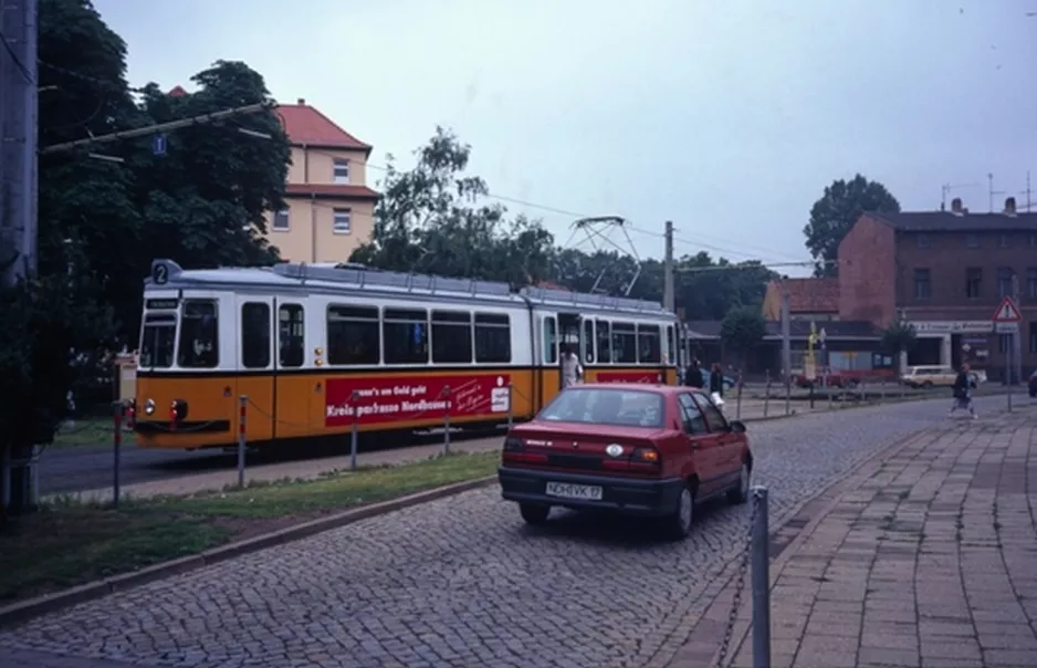 Nordhausen sporvognslinje 2 med ledvogn 92 på Grimmelallee (2000)