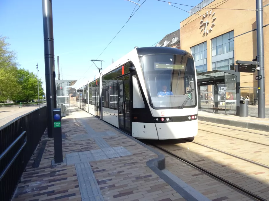 Odense lavgulvsledvogn 02 "Kompasset" ved Banegården/Central Station (2022)