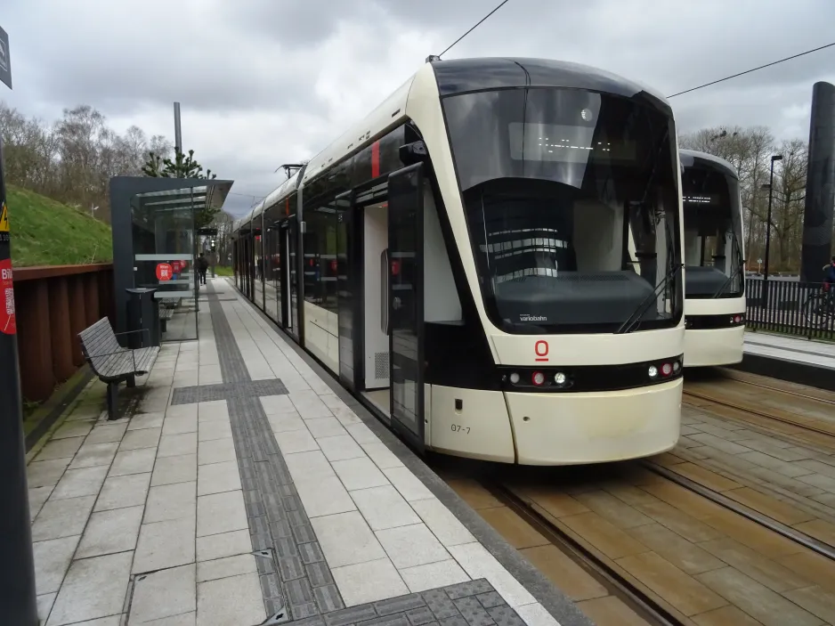 Odense Letbane med lavgulvsledvogn 07 "Drømmen" ved Campus (2024)