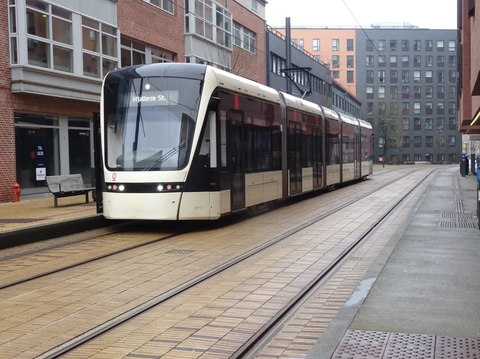 Odense med lavgulvsledvogn 07 "Drømmen" ved ODEON (2025)