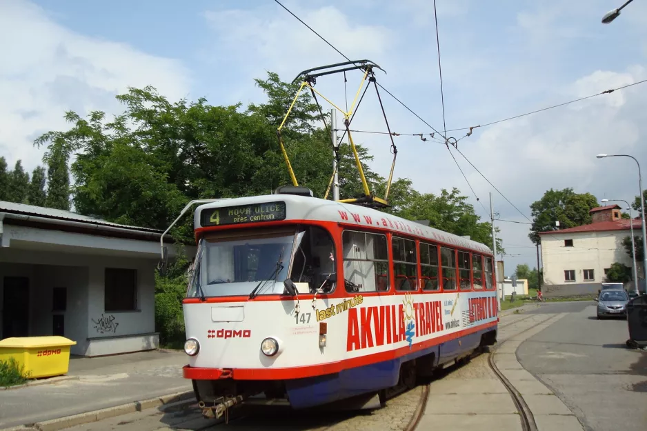 Olomouc sporvognslinje 4 med motorvogn 147 ved Pavlovičky (2011)