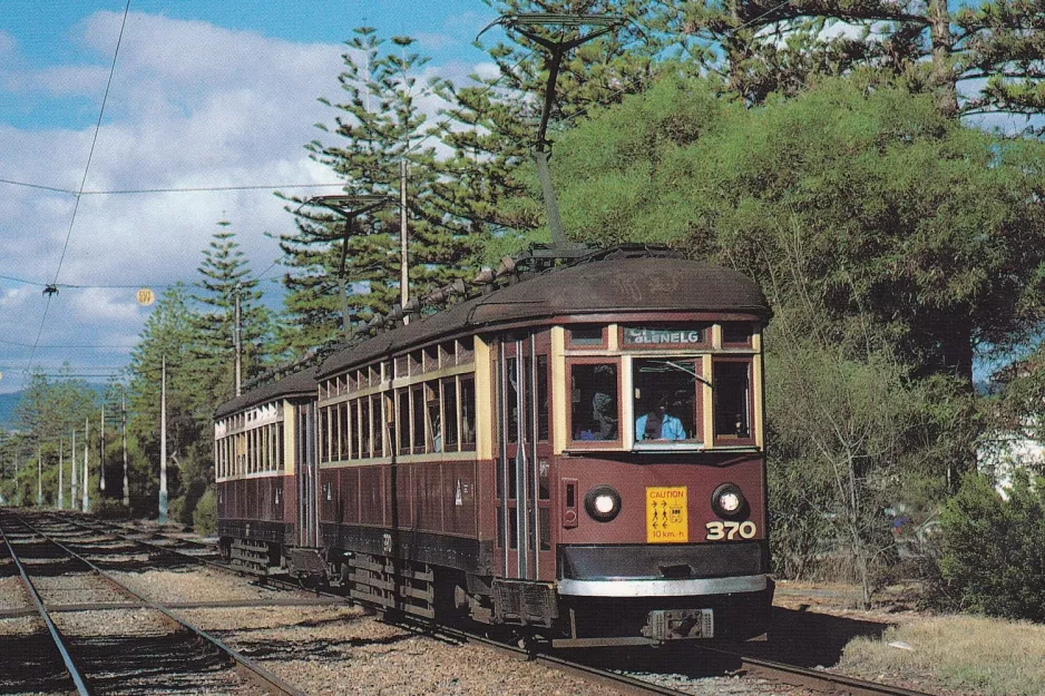 Postkort: Adelaide-Glenelg Tramway, elektrischer Straßenbahn-Tribwagen Nr. 370 im April 1995 in Glenelg. (1995)