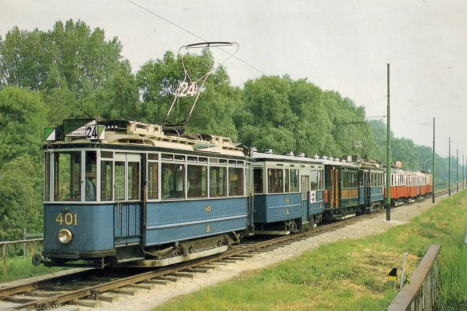 Postkort: Amsterdam museumslinje 30 med motorvogn 401 ved Kalfjeslaan (1981)