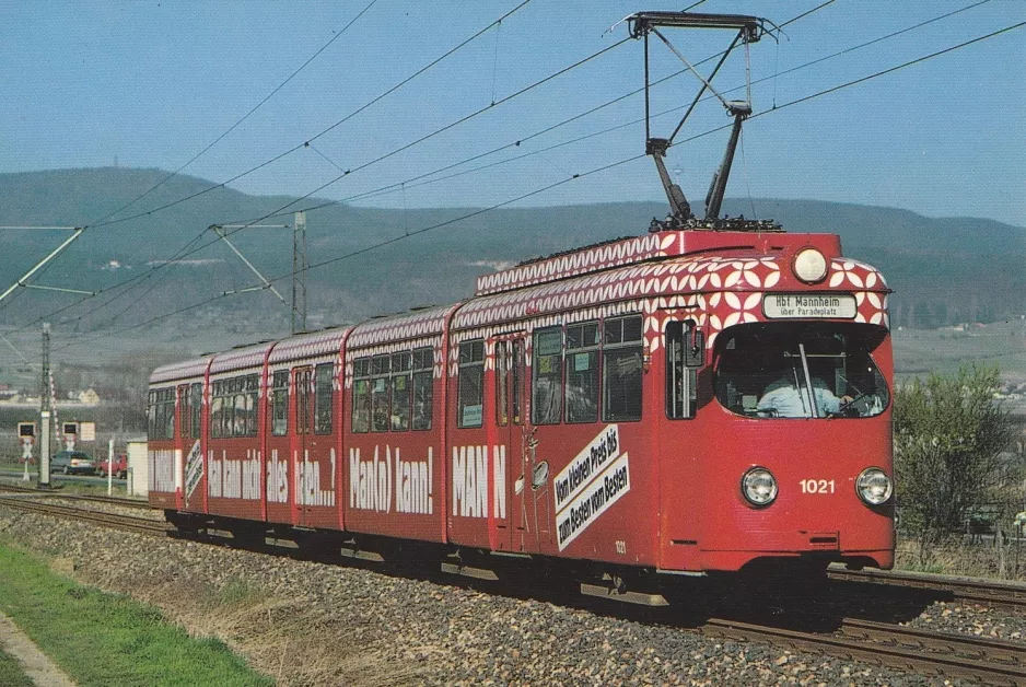 Postkort: Bad Dürkheim Rhein-Haardtbahn 4 med ledvogn 1021 nær Feuerberg (1989)