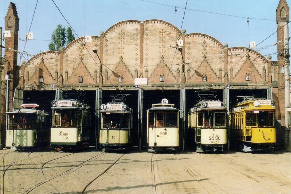 Postkort: Berlin hestesporvogn 573 foran Betriebshof Köpenick (1990)