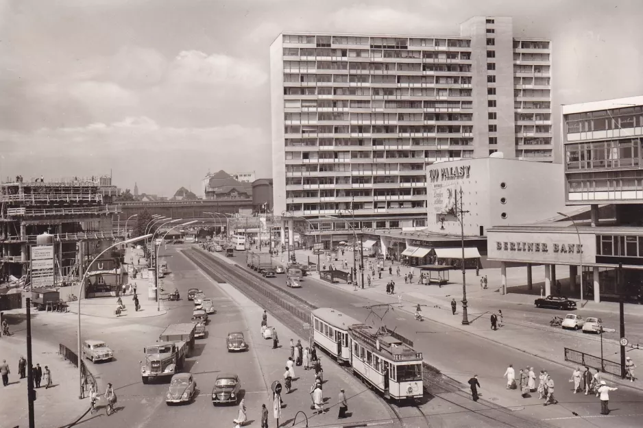 Postkort: Berlin sporvognslinje 6 med motorvogn 5915 på Hardenbergstraße (1966)