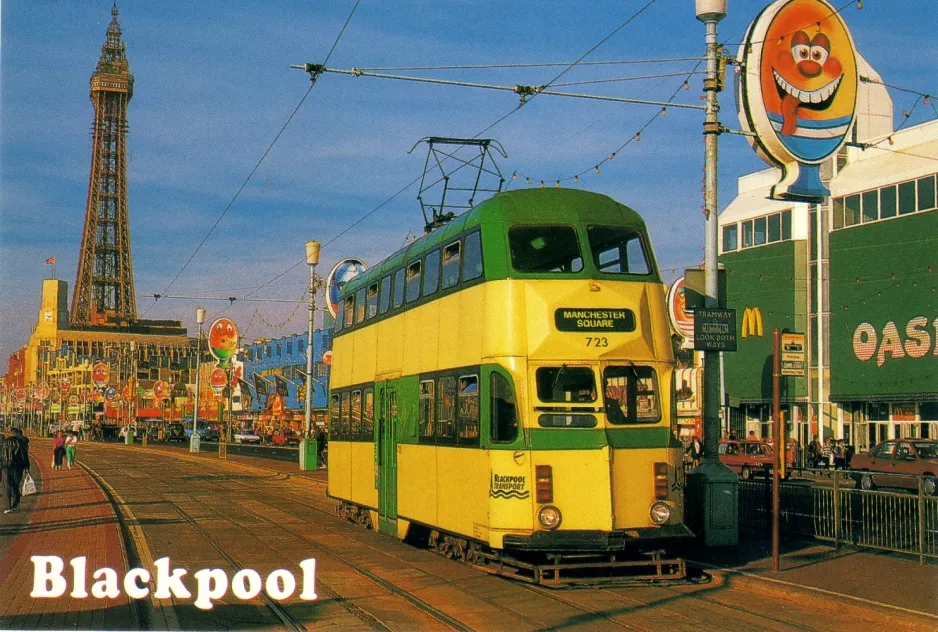 Postkort: Blackpool sporvognslinje T1 med dobbeltdækker-motorvogn 723 nær North Pier (1984)