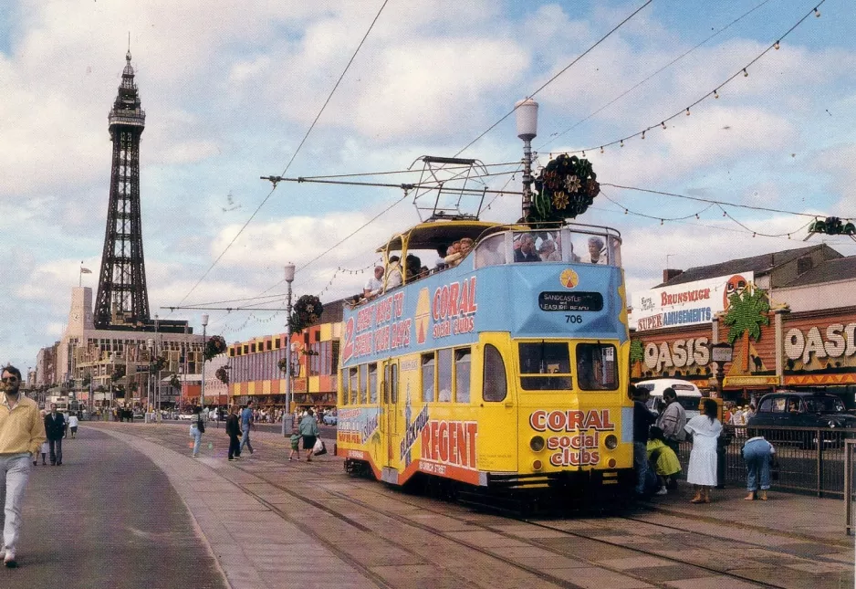 Postkort: Blackpool sporvognslinje T1 med museumsvogn 706 tæt på North Pier (1989)