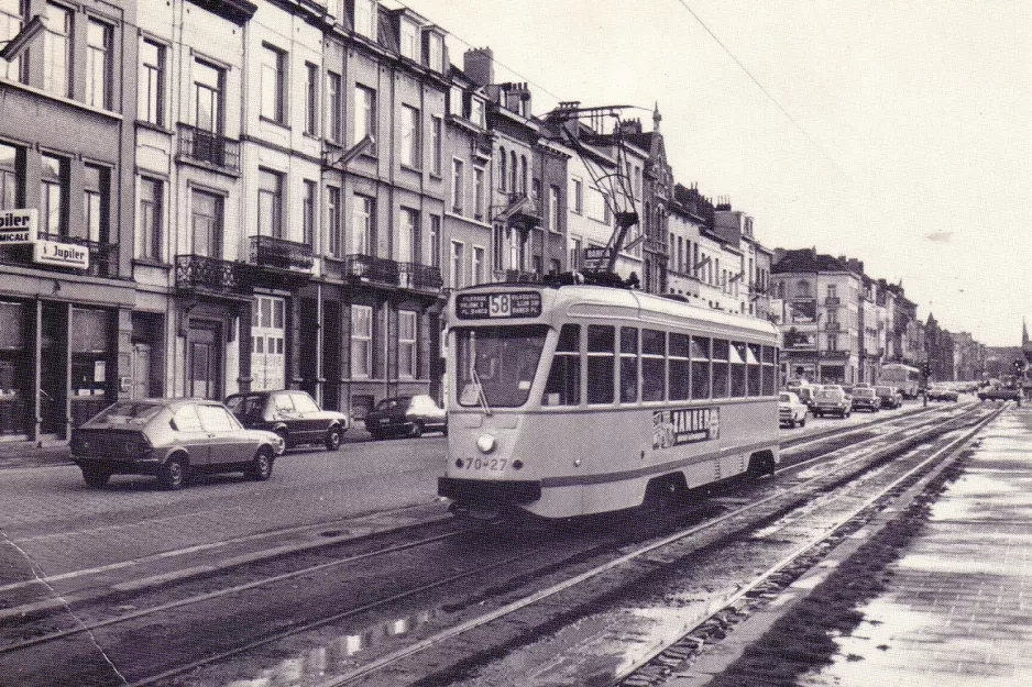 Postkort: Bruxelles sporvognslinje 58 med motorvogn 7027 nær Gade du Midi / Zuidstation (1981)