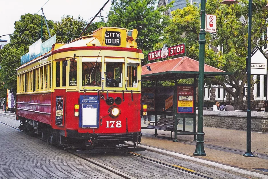 Postkort: Christchurch Tramway linje med motorvogn 178 nær Arts Centre area (2010)