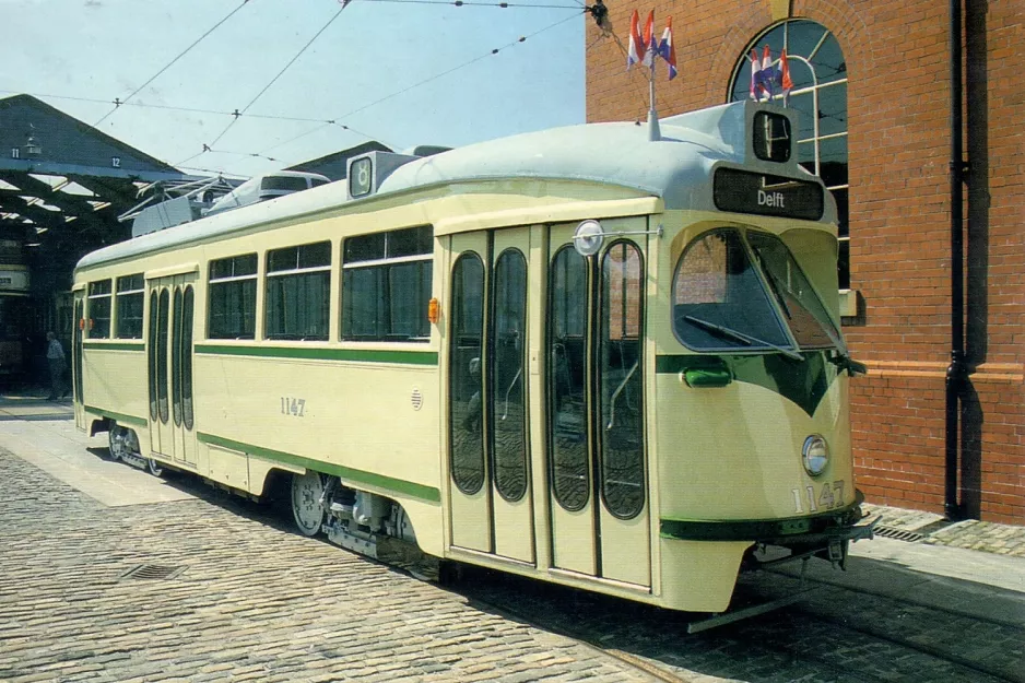 Postkort: Crich motorvogn 1147 foran Tramway Village (1980)