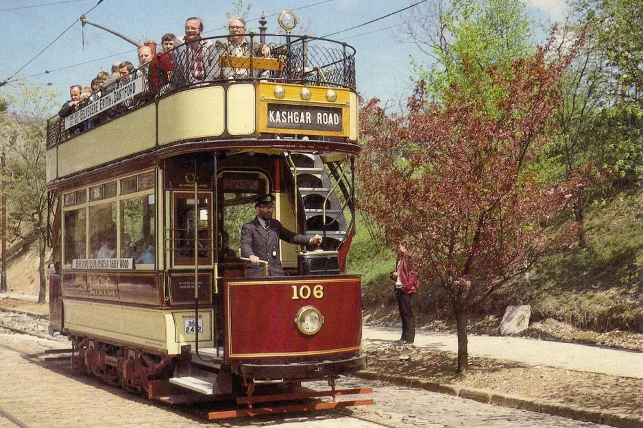 Postkort: Crich museumslinje med dobbeltdækker-motorvogn 106 på Tramway Village (1970)