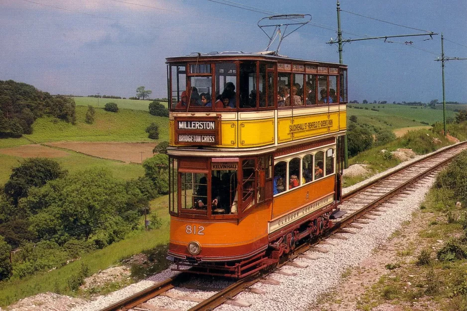 Postkort: Crich museumslinje med dobbeltdækker-motorvogn 812 på Tramway Village (1980)