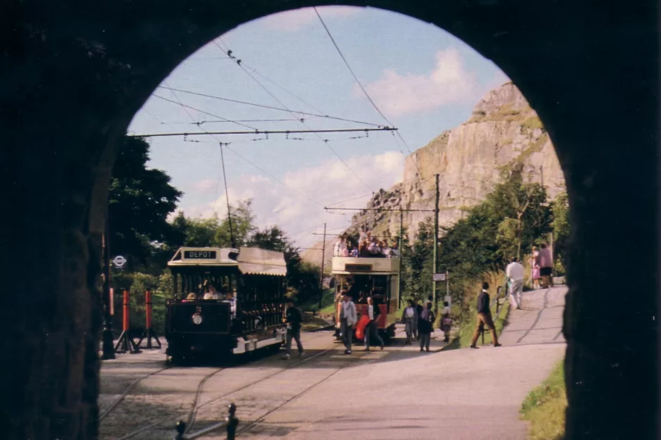 Postkort: Crich museumslinje med motorvogn 2 nær Bowes-Lyon Bridge (1965)