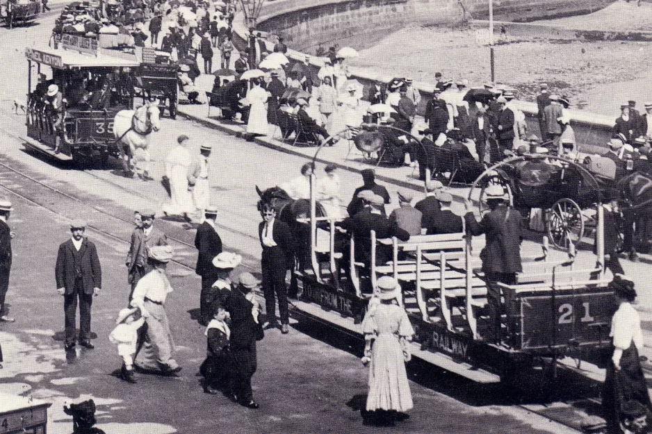 Postkort: Douglas, Isle of Man Horse Drawn Trams med åben hestesporvogn 35 på Loch Promenade (1902)