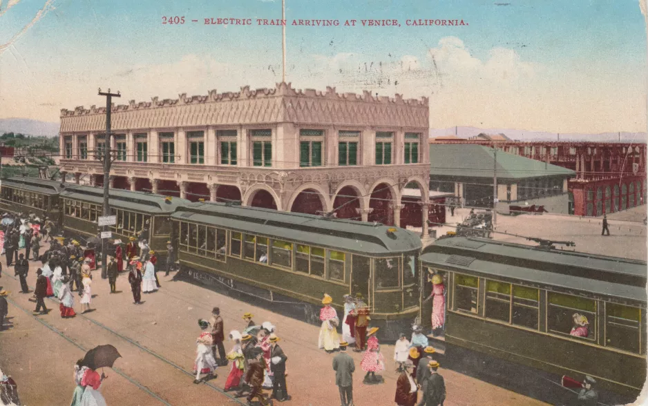 Postkort: Electric train arriving at Venice, California (1909-1912)