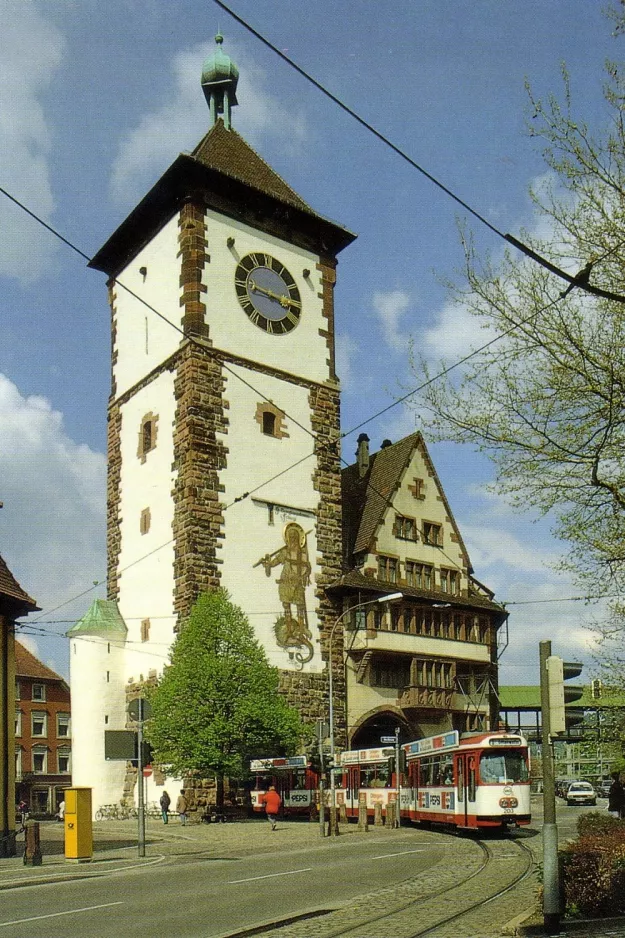 Postkort: Freiburg im Breisgau sporvognslinje 1 med ledvogn 203 foran Schwabentor (1967)