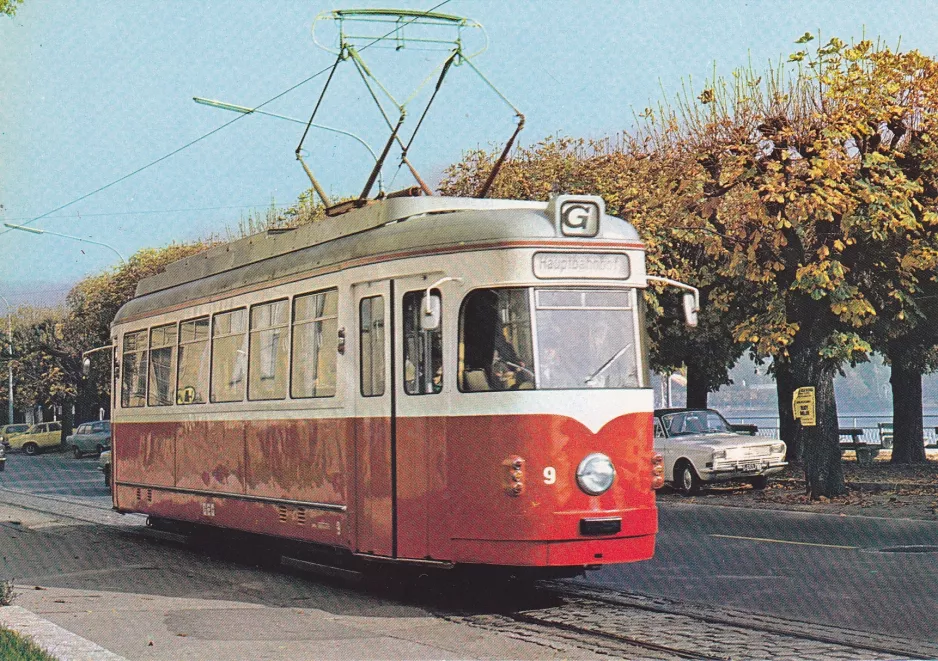 Postkort: Gmunden sporvognslinje 174 med motorvogn 9 nær Bezirkshauptmannschaft (1975)