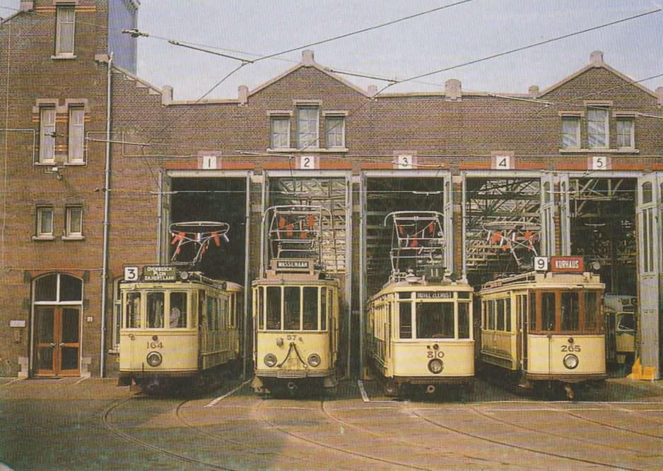 Postkort: Haag motorvogn 164 foran Lijsterbesstraat (1975)