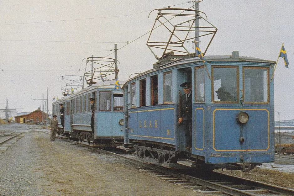 Postkort: Kiruna sporvognslinje med motorvogn M 1 ved Tunneln (1958)