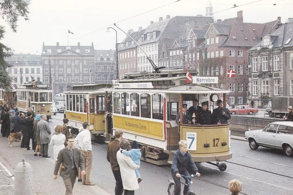 Postkort: København motorvogn 17 tæt på Thorvaldsens Museum (1969)