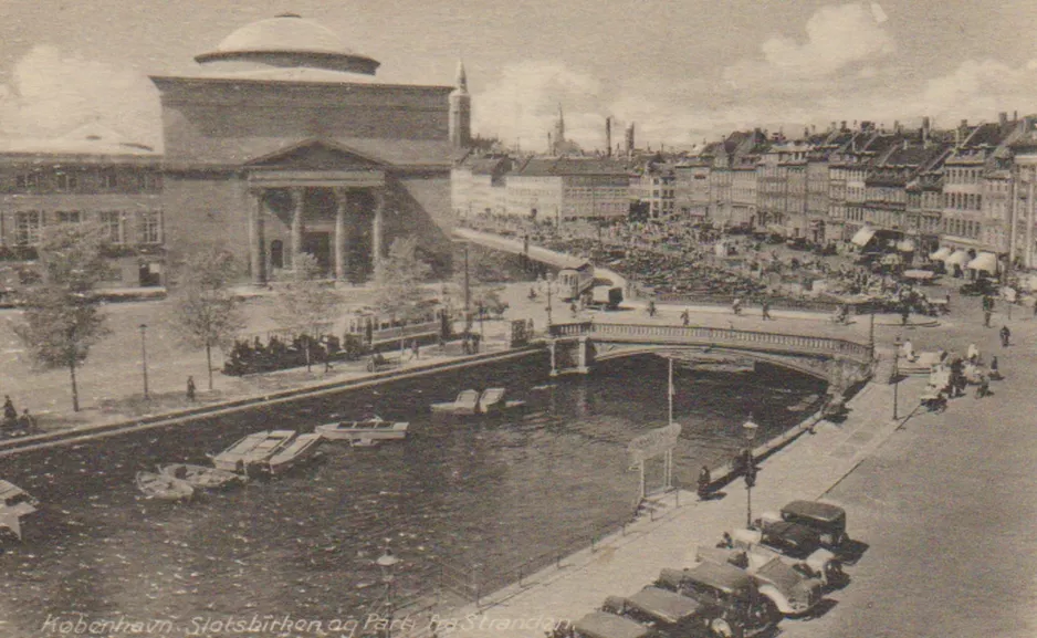 Postkort: København på Christiansborg Slotsplads (1933)