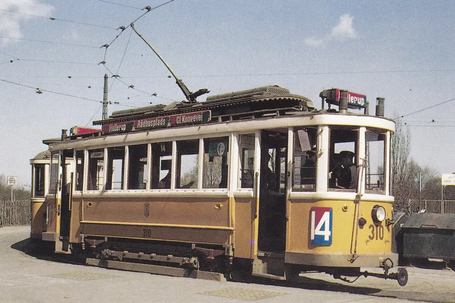 Postkort: København sporvognslinje 14 med motorvogn 310 ved KB Hallen (1960)