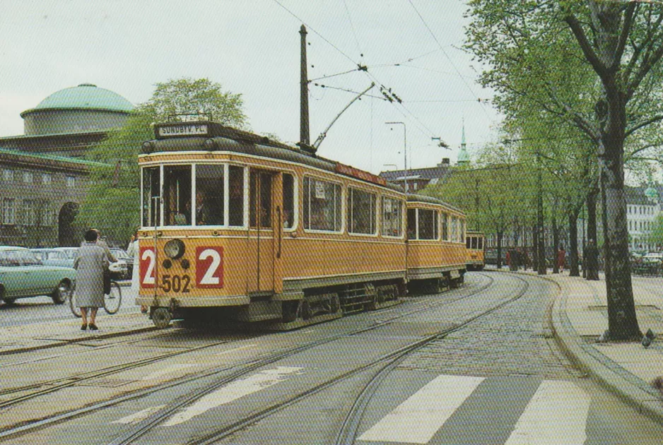 Postkort: København sporvognslinje 2 med motorvogn 502 ved Christiansborg Slotsplads (1968)