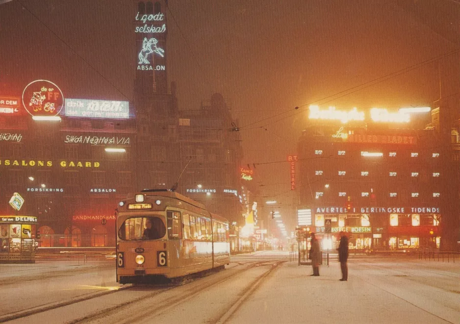 Postkort: København sporvognslinje 6 med ledvogn 876 ved Rådhuspladsen (1969)