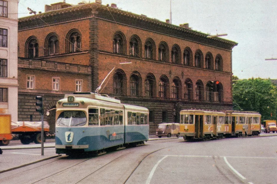 Postkort: København turistlinje T med ledvogn 802 på Holmens Kanal (1961)