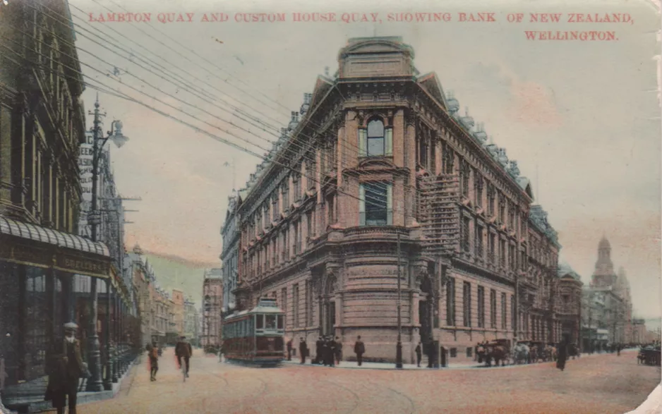 Postkort: Lambton Quar and Custom House Quay, Showing Bank of New Zealand,
(1911)